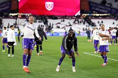 ريمونتادا مزدوجة.. أستون فيلا يقتنص الانتصار من وست هام في بريميرليج